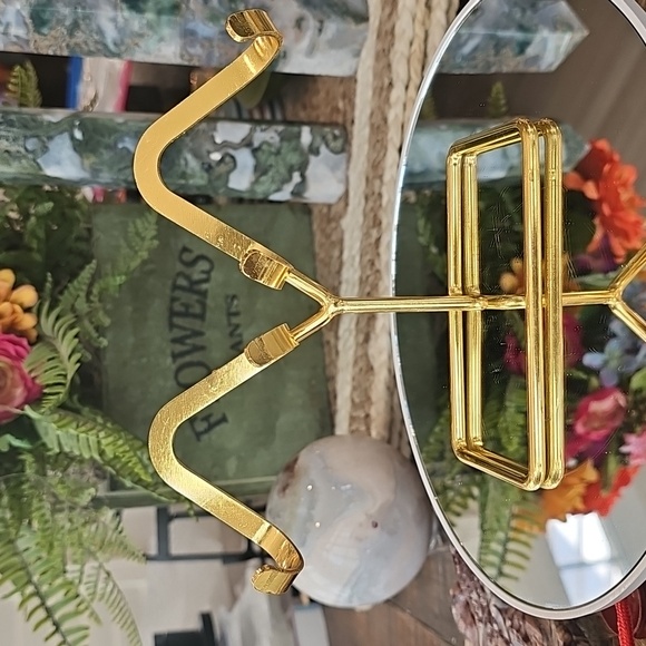 1 Metal Double Heart Stand - Gold Tone - Picture 1 of 3